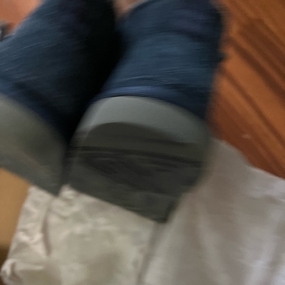 Toddler winter Ugg boots. - Picture 7 of 10